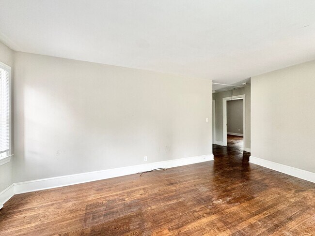 Foto del edificio - 3 BR house available near Target on Lawndale!