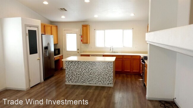 Foto del edificio - 3 br, 2 bath House - 354 LOMA MARSH COURT