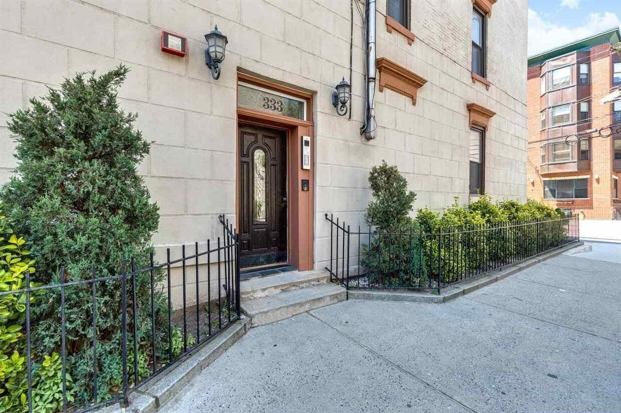 Foto principal - 333 Monroe St