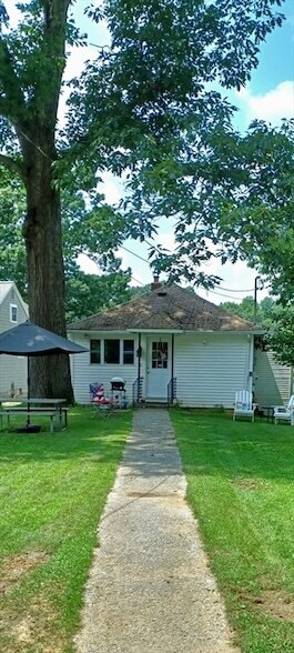 Foto del edificio - 12 Oak Ln