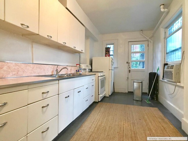 Building Photo - 527 W 113th St