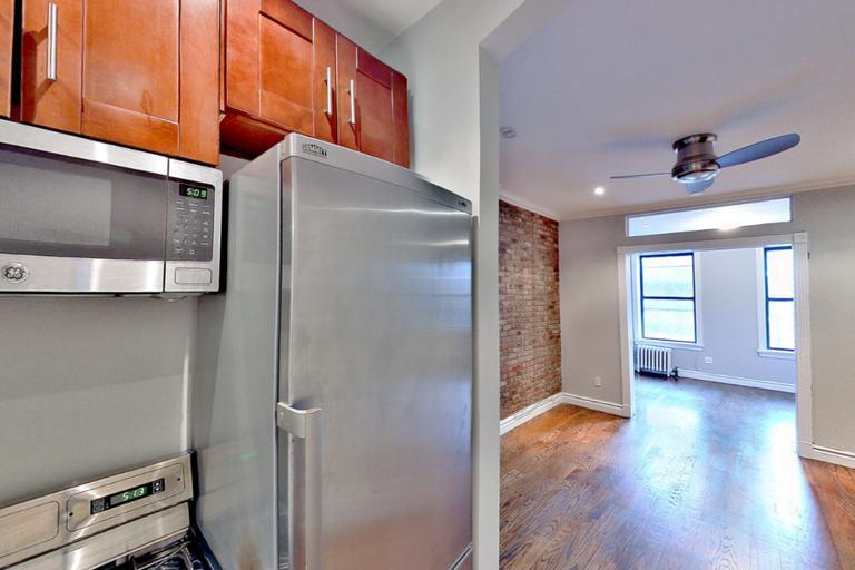 Primary Photo - 382 E 10th St