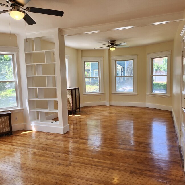 Light Bright Living Room/Dining Room Combination - 15 Berkmans St