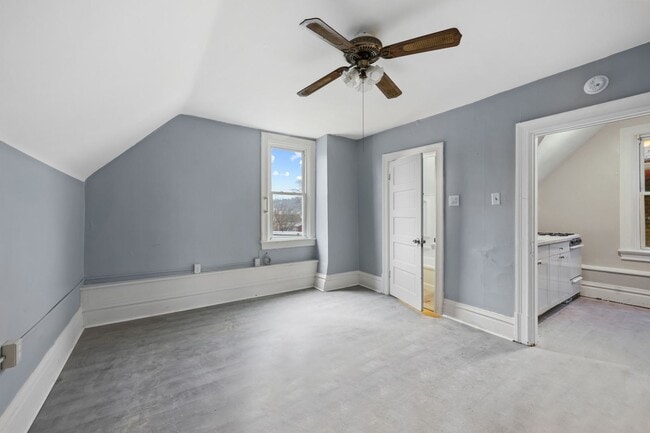 Foto del edificio - 1210 Maple Ave