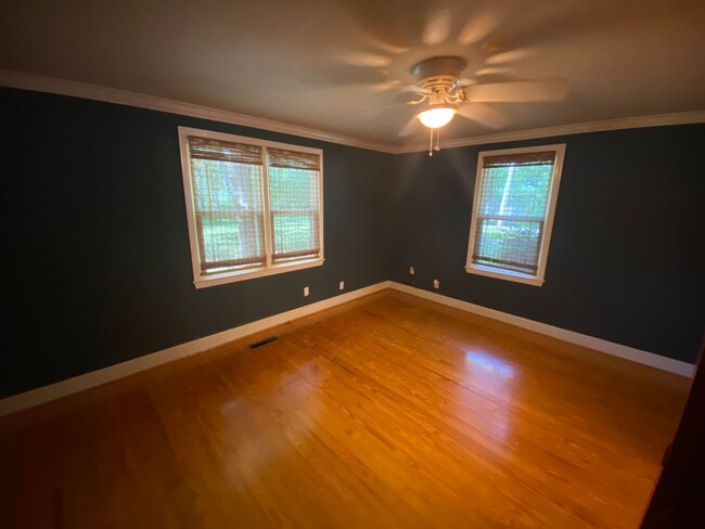 Building Photo - Spacious 2 bed home in East Brainerd! Lawn...