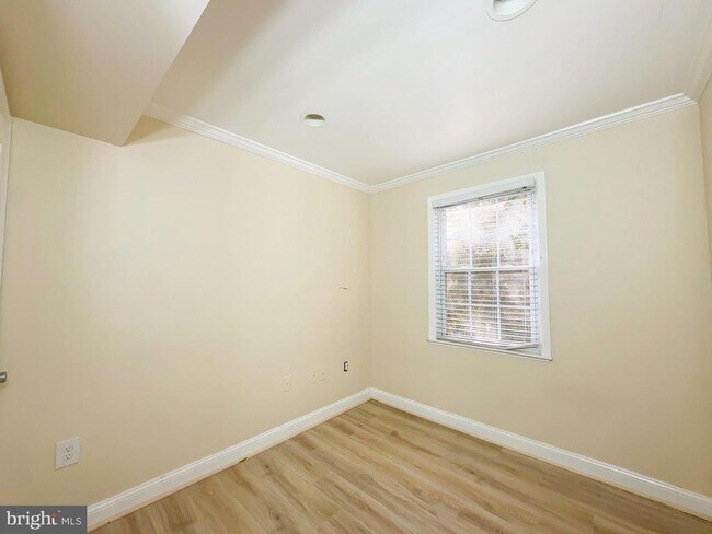 Building Photo - 2102 Suitland Terrace SE