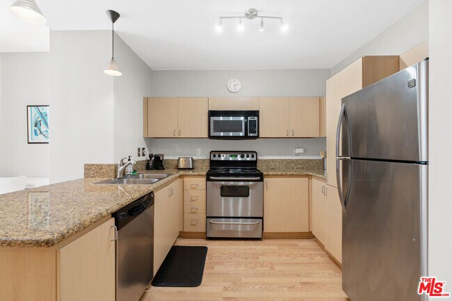 Foto del edificio - 630W W 6th St