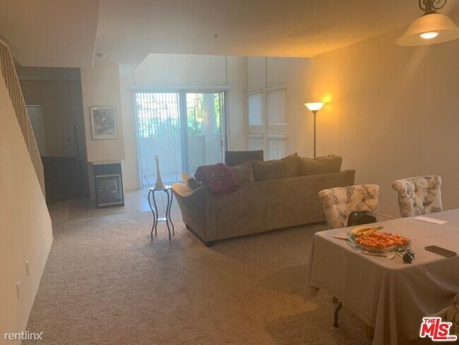 Building Photo - 2 br, 2 bath Condo - 10790 Rose Ave Unit 107