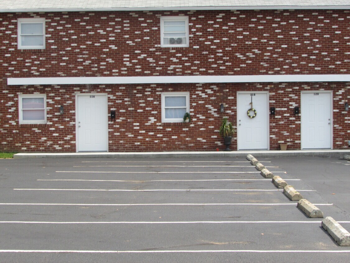 120 6th Dr SE, New Philadelphia, OH 44663 Townhome Rentals in New