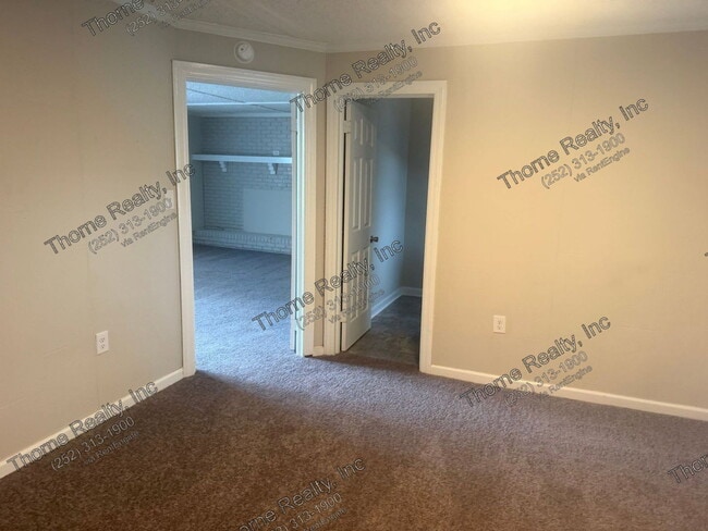 Building Photo - 1620 Charter Dr