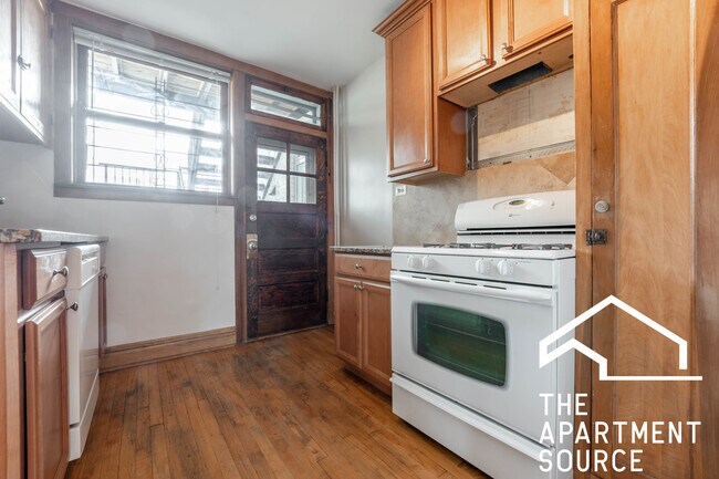Building Photo - 1711 W Belle Plaine Ave