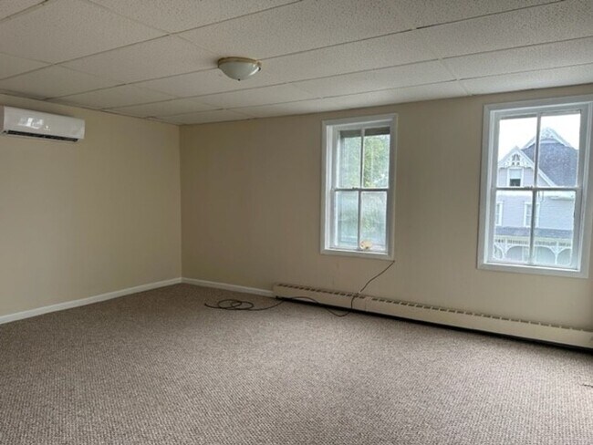 Building Photo - 143 E Market St