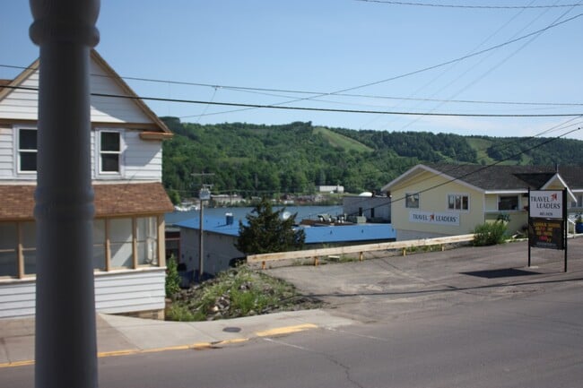 Building Photo - 109 E Montezuma Ave