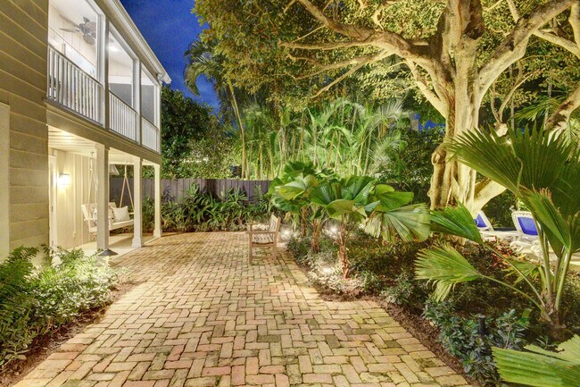 Building Photo - 237 Dyer Rd