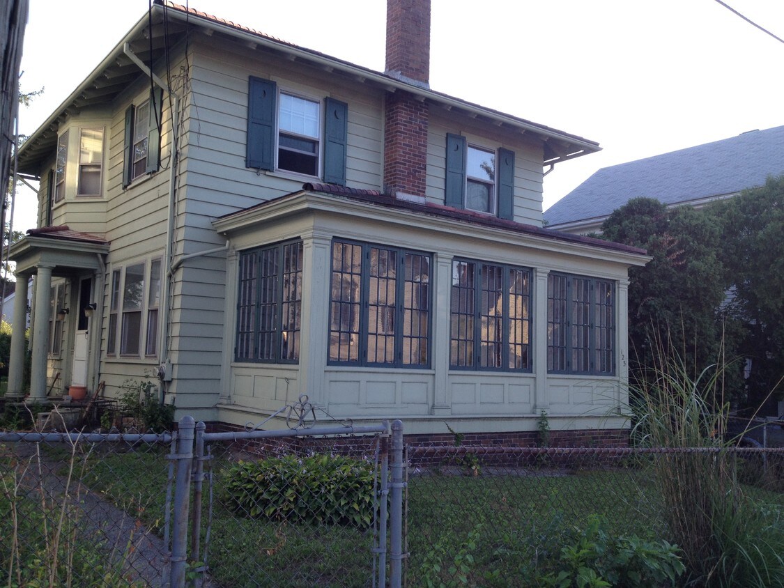 123 Warren Ave, East Providence, RI 02914 House for Rent in East