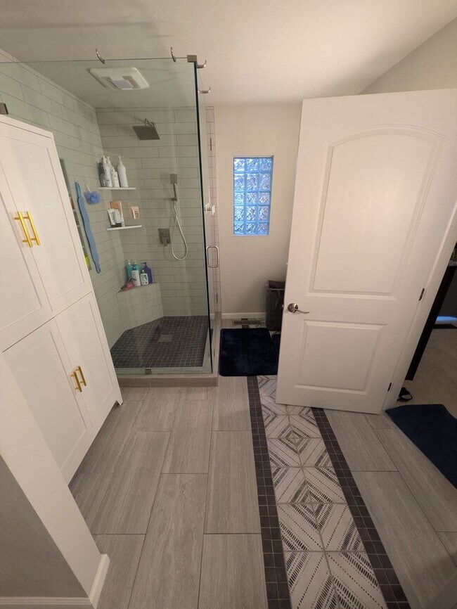 Foto del edificio - 822 Weaver Ln