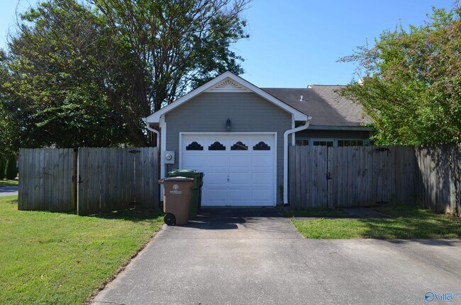 Foto del edificio - 2136 Eastbrook SE