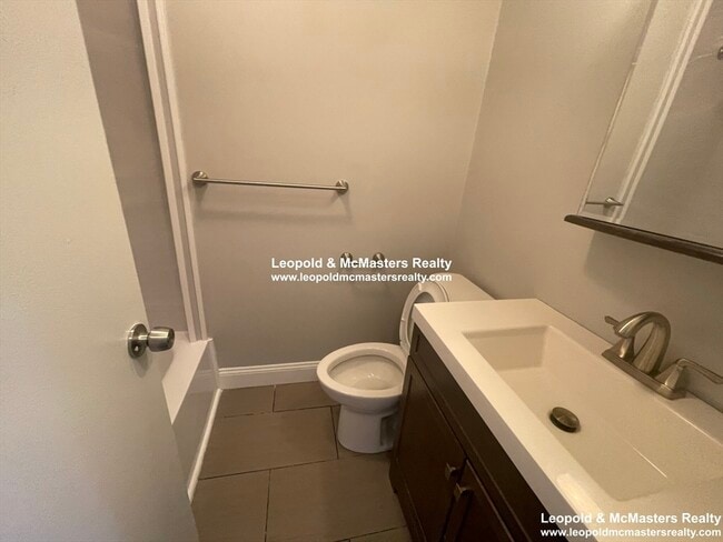 Building Photo - 811 Washington St