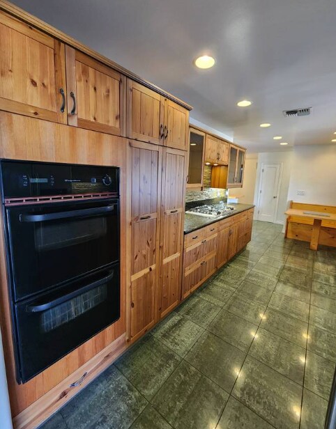 Foto del edificio - 22240 Burton St