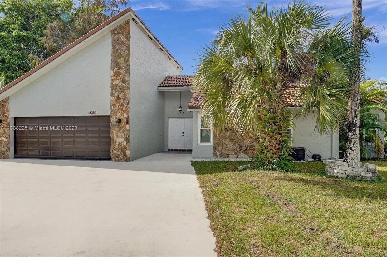 Foto principal - 8350 NW 15th Ct