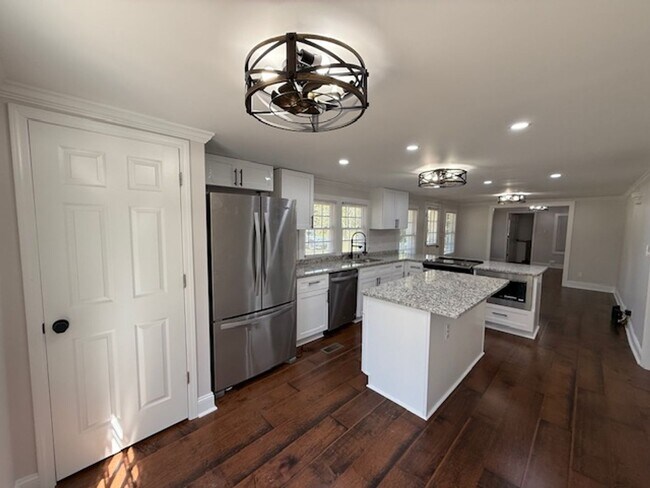 Foto del edificio - Country Charm Meets Modern Updates