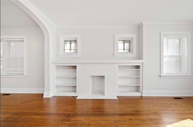 Fireplace & Stainglass windows - 4921 Finkman St