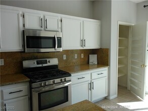 Building Photo - 5438 Avent Ferry St