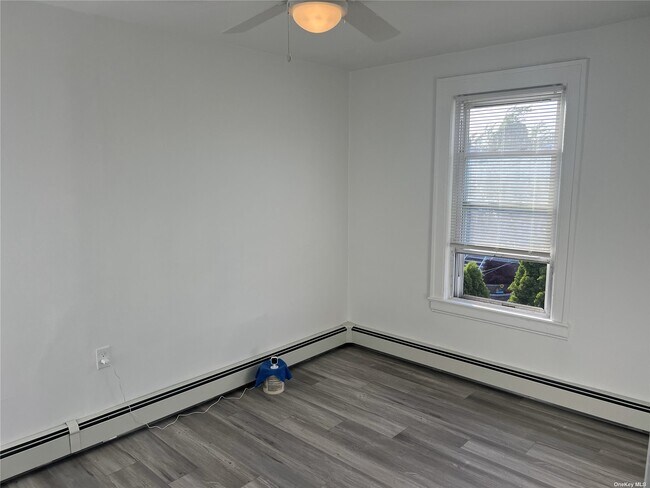 Building Photo - 150-28 15th Dr