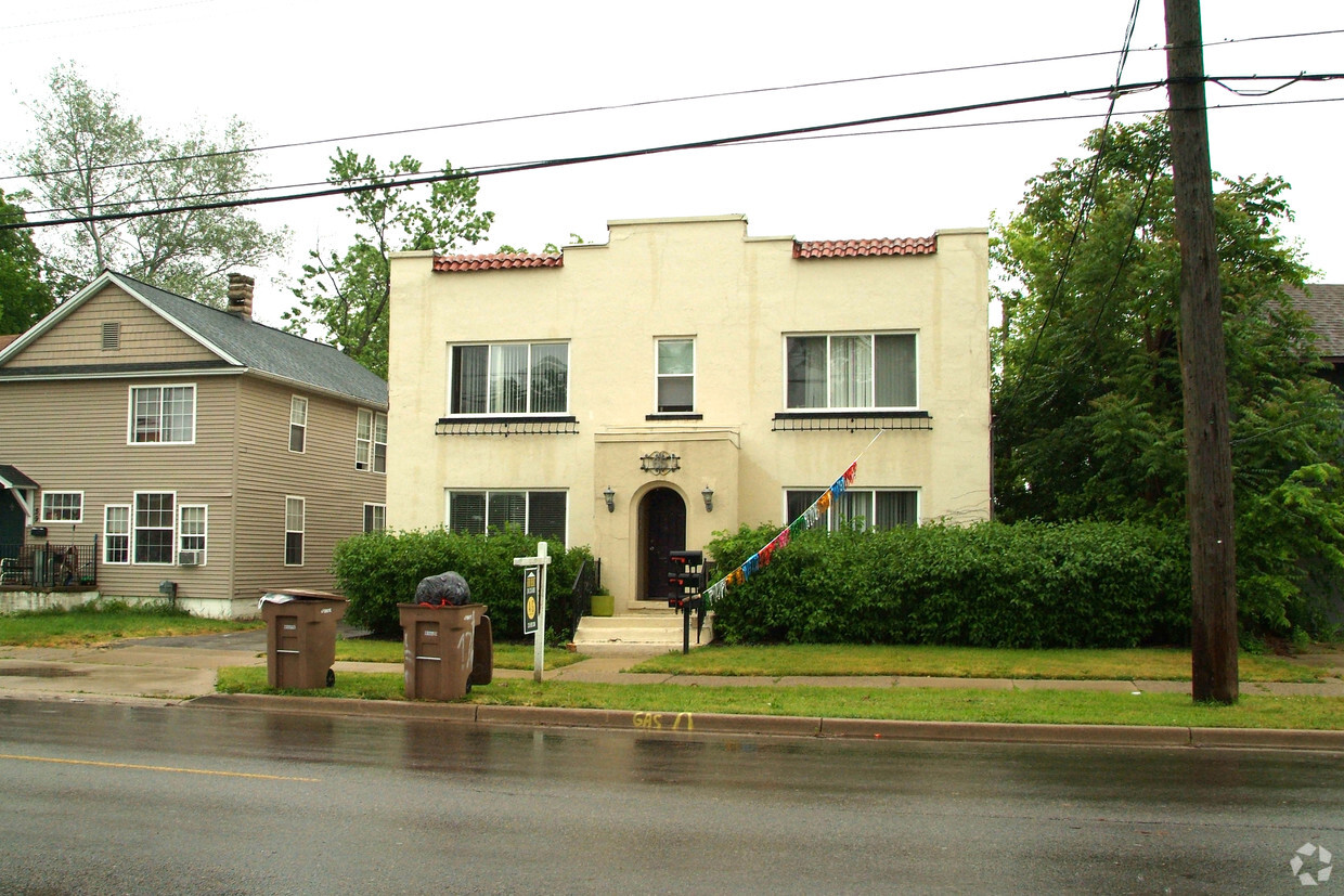 Building Photo - 63 Williams St