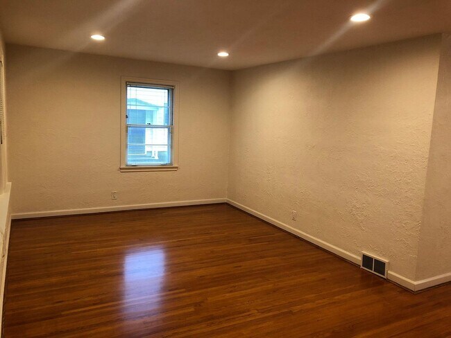 Foto del edificio - 1202 W Willow Ln