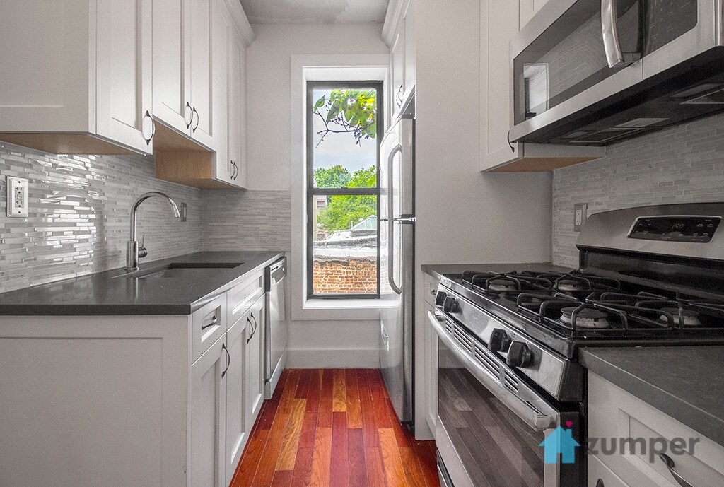 Foto principal - 341 Madison St