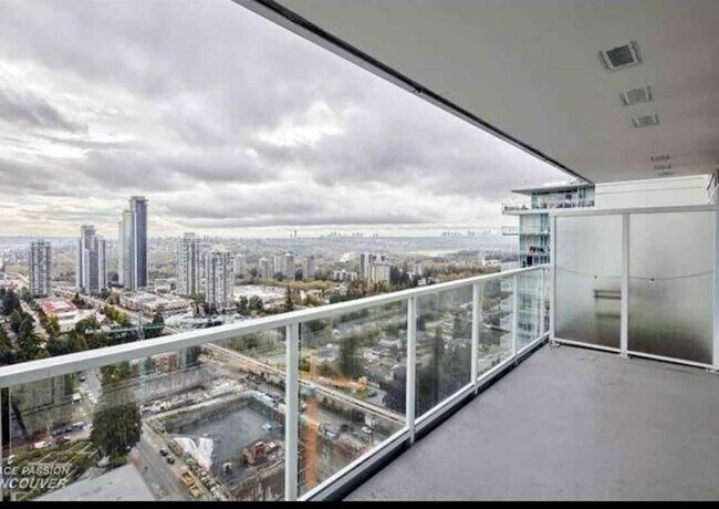 Photo du bâtiment - 657 Whiting Way