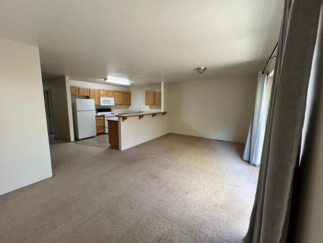 Building Photo - 5553 Glenridge Way