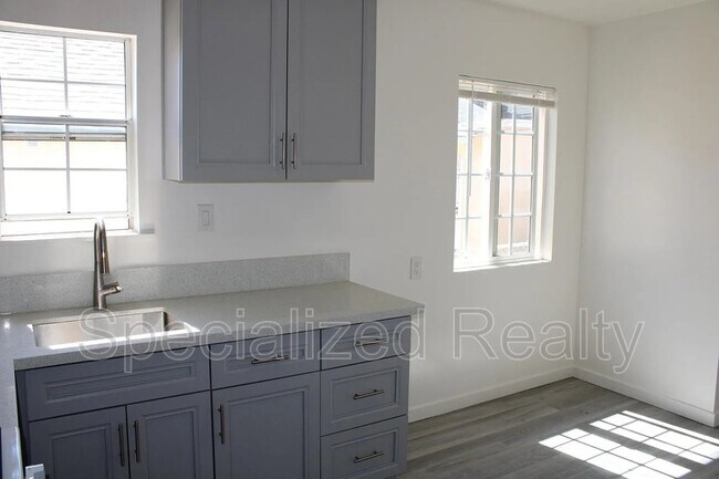 Foto del edificio - 518 W California Ave