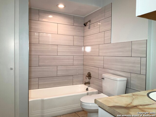 Foto del edificio - 8038 Broadway St