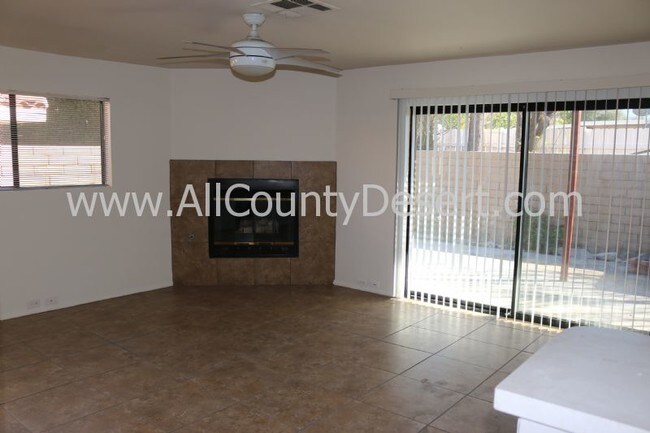 Foto del edificio - 74185 Candlewood St
