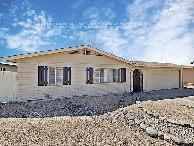 Building Photo - 2911 W Laurel Ln