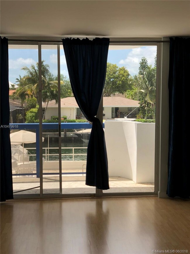 Foto del edificio - THE PALMS CONDO