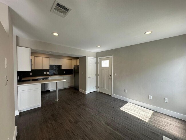 Foto del edificio - 935 La Posada Dr