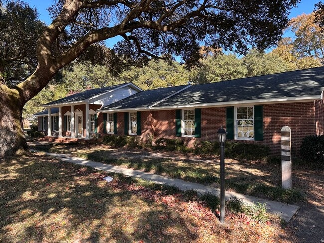 Building Photo - Home on High Tide