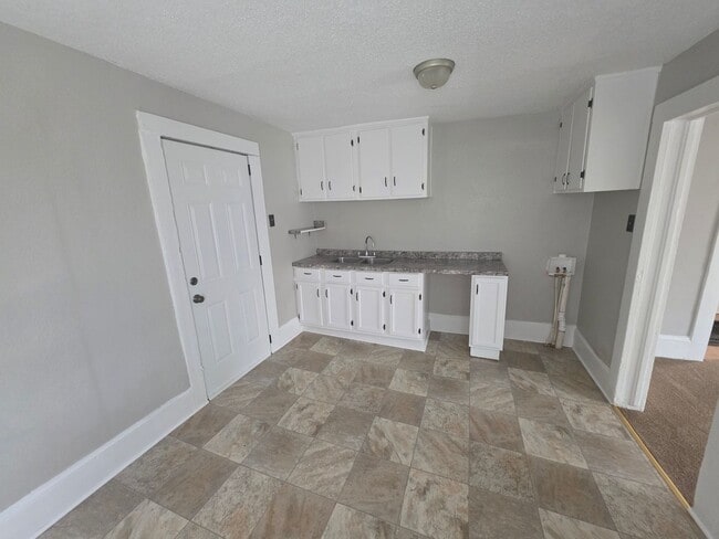 Foto del edificio - 725 Junia Ave