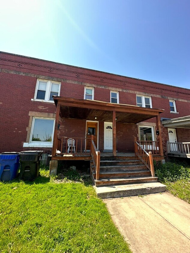 fs1280 W 85th St, Cleveland, OH 44102 Townhome Rentals in Cleveland