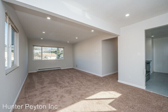 Foto del edificio - 6221 Cypress Ave