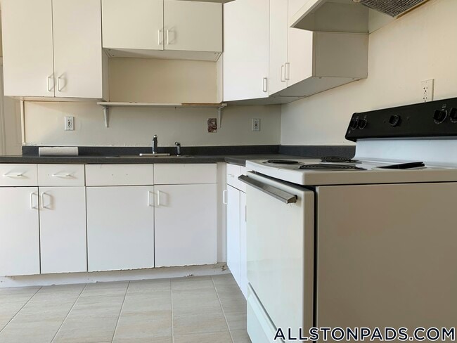 Building Photo - 439 Cambridge St