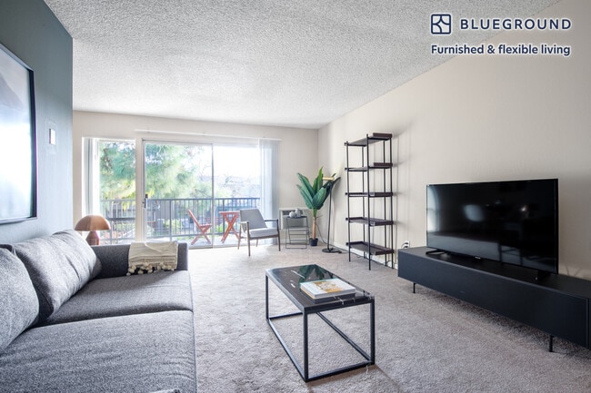 Building Photo - 877 Heatherstone Way