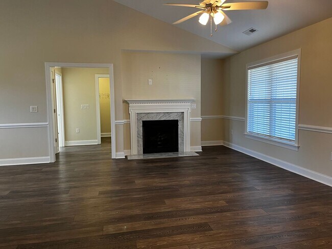 Foto del edificio - Don't miss this beautiful home in desirable Brice's Crossing