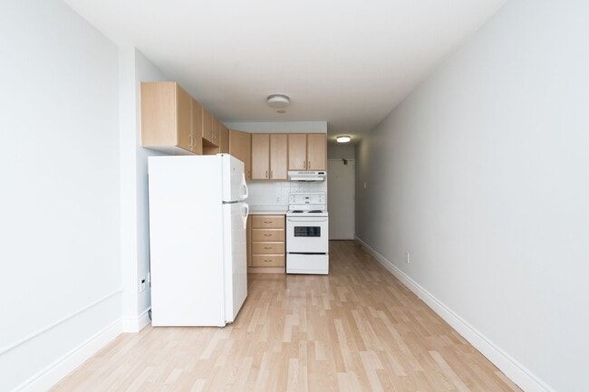 Building Photo - 798 Richmond Street West