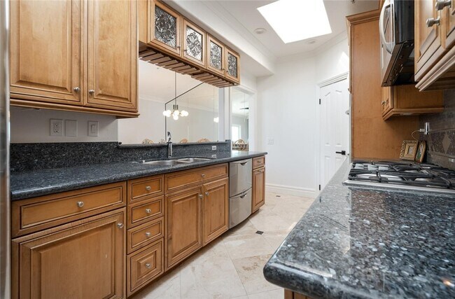 Building Photo - 1516 Pacific Coast Hwy