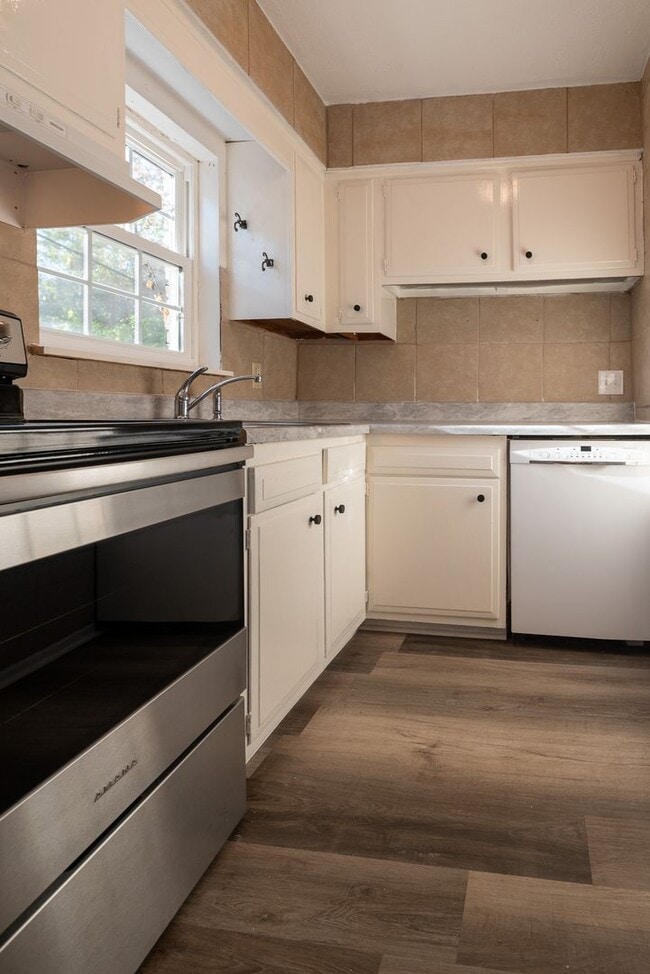 Foto del edificio - 2906 Brinkey Way