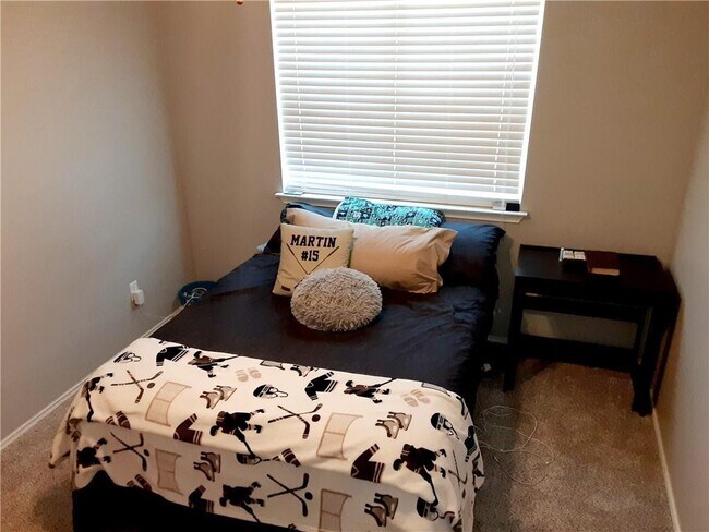 Foto del edificio - 317 McCarthur Dr